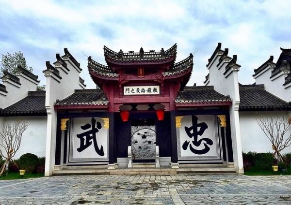 甘肃一男子因怕感染新冠不肯接打工妻子回家，他此举的心理是怎样的？